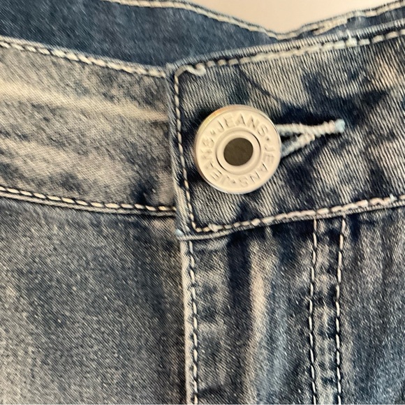 Cowgirl Tuff XL 32X29 Midrise, 5 Pocket, Whiskered, Bootcut Jeans, American Flag - Picture 3 of 16